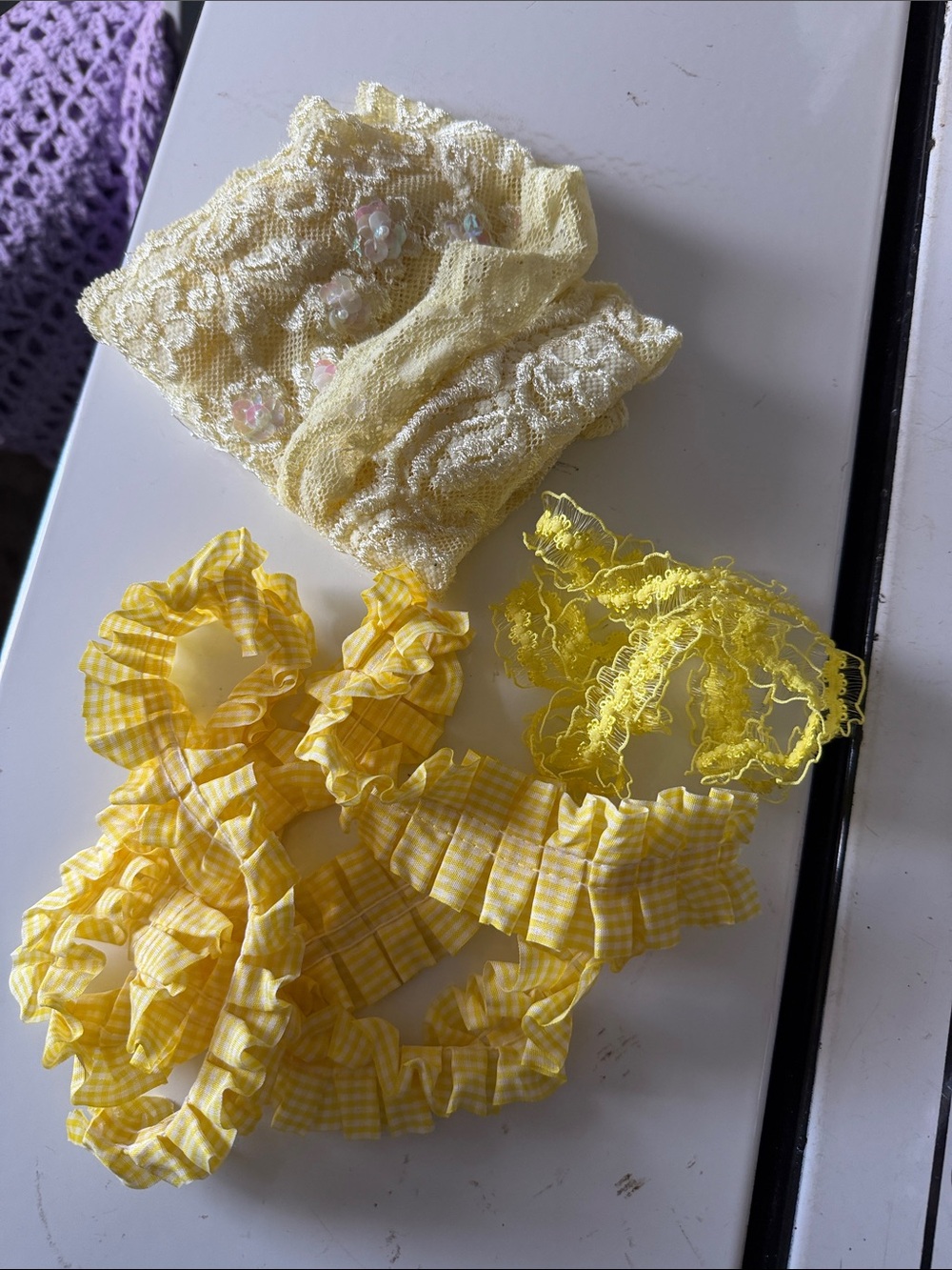 Large Lot of Ribbon and Appliqués - Picture 11 of 11